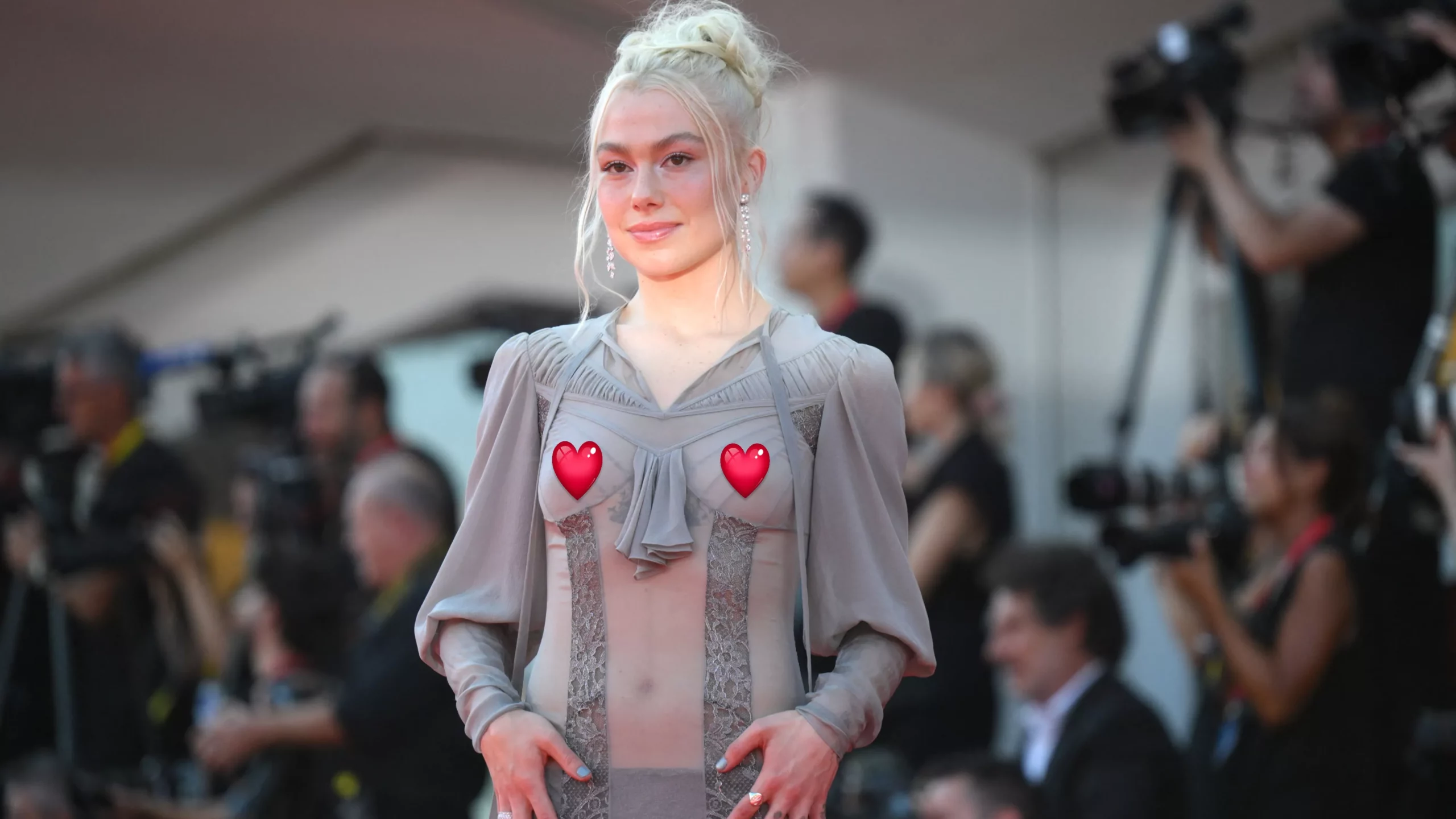Phoebe Bridgers unrasiert und ohne BH in Venedig